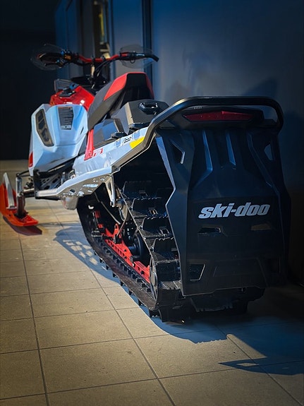 Ski-Doo Backcountry X RS 146 850 3 of 3