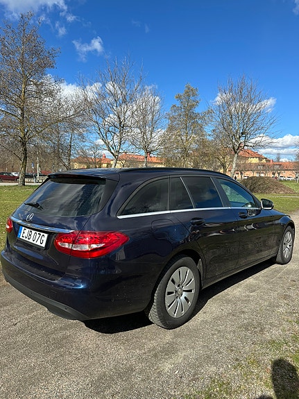 Mercedes-Benz C180 4 of 5
