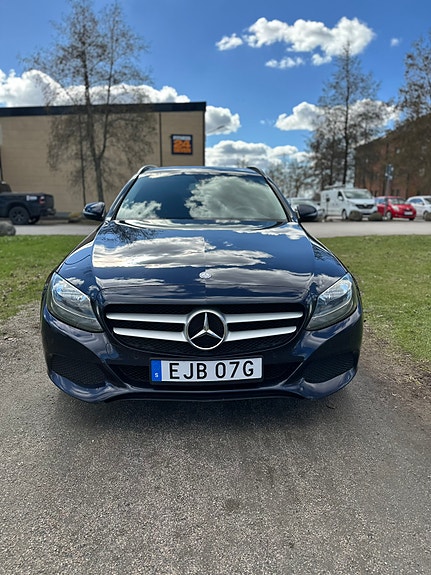 Mercedes-Benz C180 2 of 5