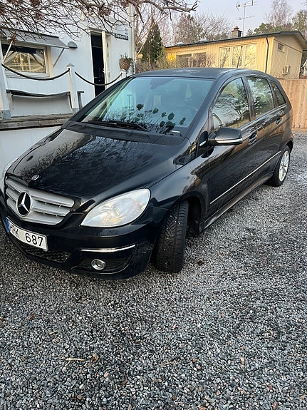 Mercedes-Benz B170 2 of 2
