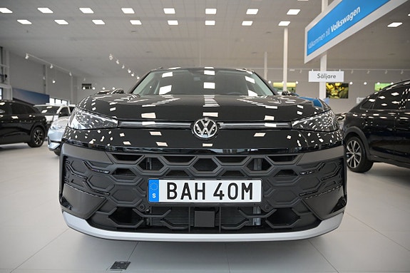 Volkswagen T-Roc 3 of 27