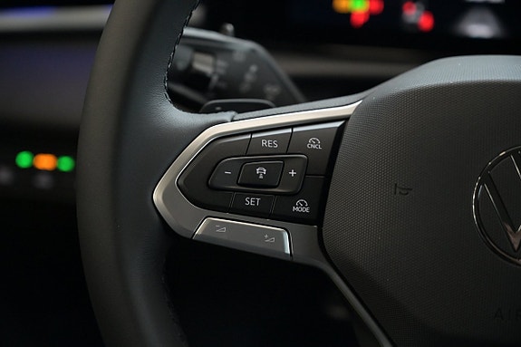 Volkswagen T-Roc 13 of 27
