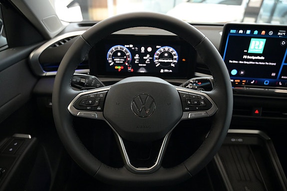 Volkswagen T-Roc 12 of 27