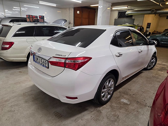 Toyota Corolla 4 of 5