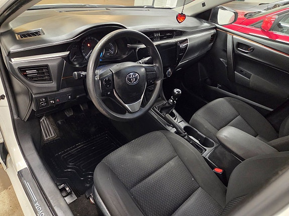 Toyota Corolla 10 of 12
