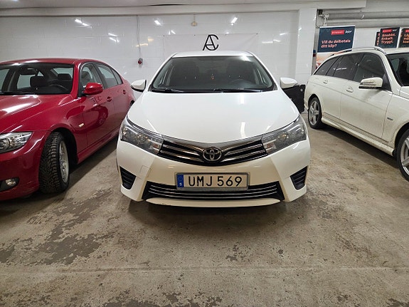 Toyota Corolla 3 of 5