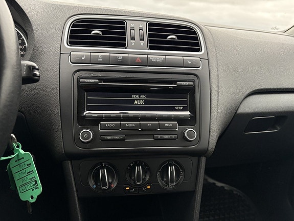 Volkswagen Polo 10 of 15