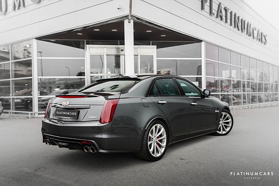 Cadillac CTS-V 2 of 5