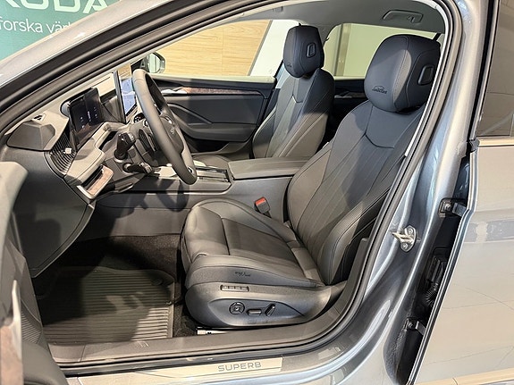 Skoda Superb 15 of 17