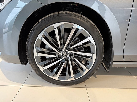 Skoda Superb 11 of 17