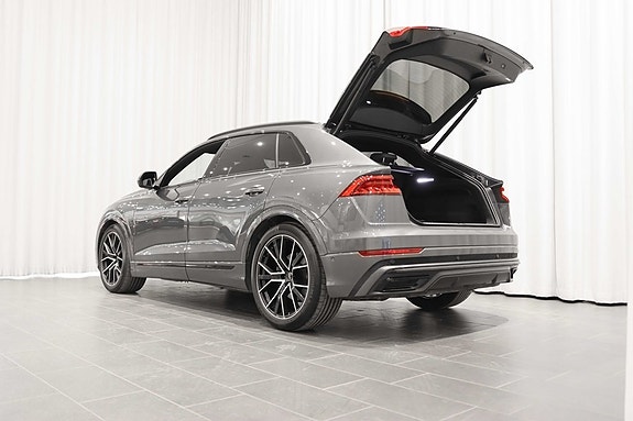 Audi Q8 4 of 5