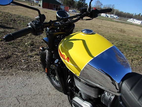 BSA Scrambler 650 Victor Yellow 4 of 4