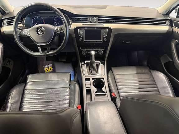 Volkswagen Passat 10 of 22