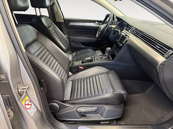 Volkswagen Passat 14 of 22