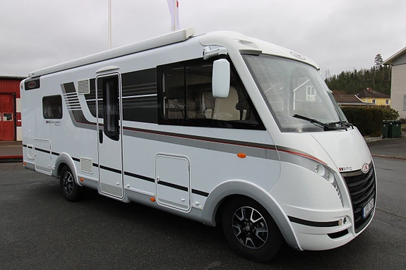 LMC 715 710 Explorer Premium  Automat Låga enkelsängar hel toa bak