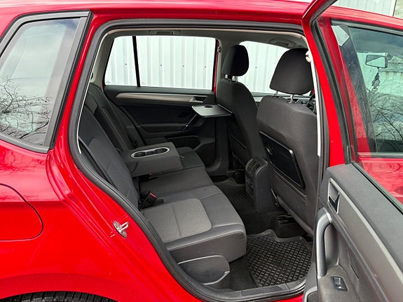 Volkswagen Golf Sportsvan 11 of 15