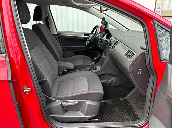 Volkswagen Golf Sportsvan 12 of 15
