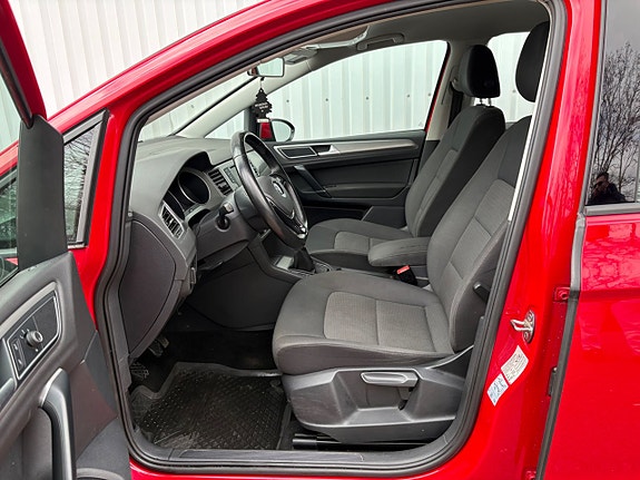 Volkswagen Golf Sportsvan 9 of 15