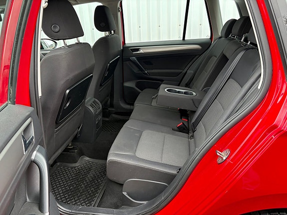 Volkswagen Golf Sportsvan 10 of 15