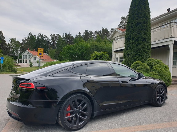 Tesla Model S 3 of 30