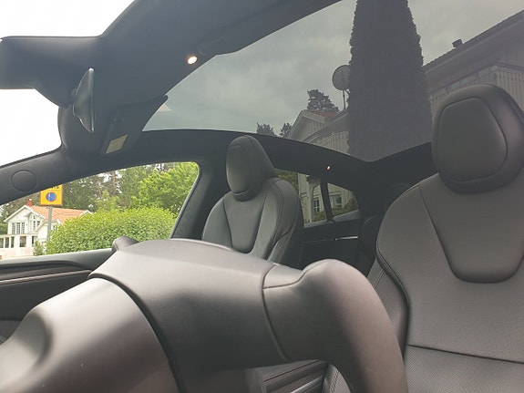 Tesla Model S 24 of 30
