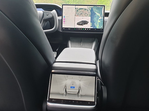 Tesla Model S 28 of 30