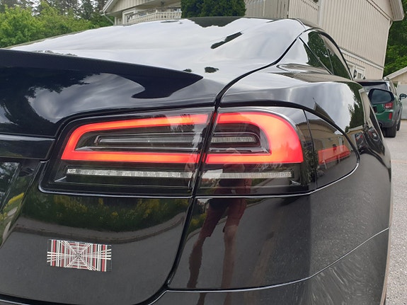 Tesla Model S 13 of 30