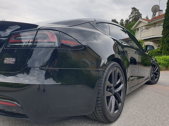 Tesla Model S 10 of 30