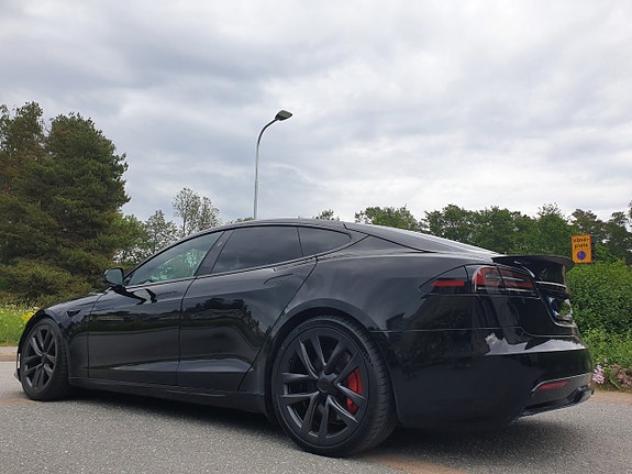 Tesla Model S 27 of 30