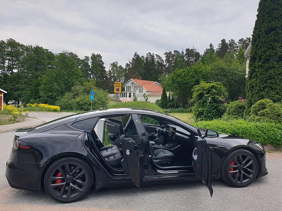 Tesla Model S 21 of 30