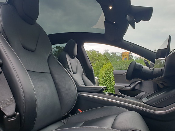 Tesla Model S 18 of 30