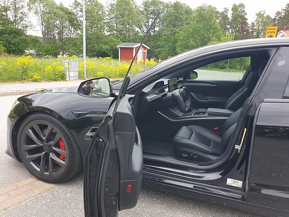 Tesla Model S 2 of 30
