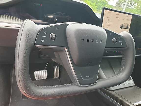 Tesla Model S 22 of 30