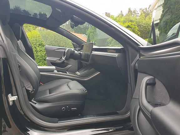 Tesla Model S 14 of 30