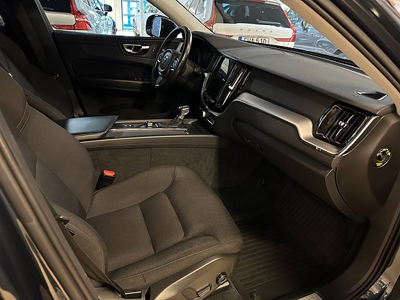 Volvo XC60 6 of 16