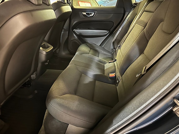 Volvo XC60 3 of 5