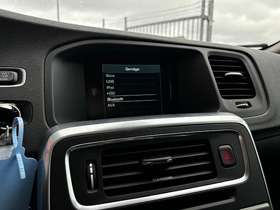 Volvo V60 18 of 25