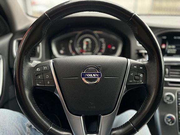 Volvo V60 12 of 25