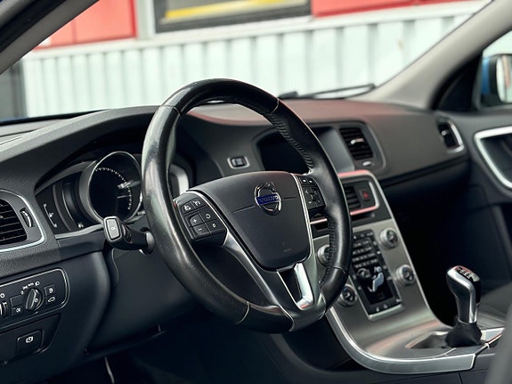 Volvo V60 8 of 25