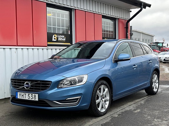 Volvo V60 2 of 25