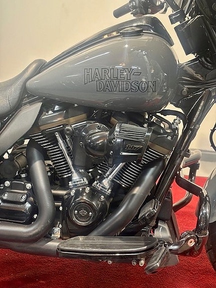 Harley-Davidson FLHXST Street Glide ST 117 2 of 8