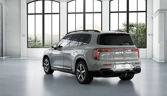 Mercedes-Benz GLB350 4 of 8