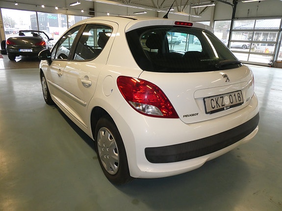 Peugeot 207 2 of 5