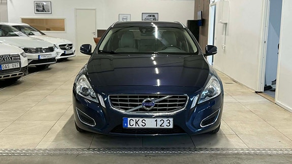 Volvo V60 2 of 23