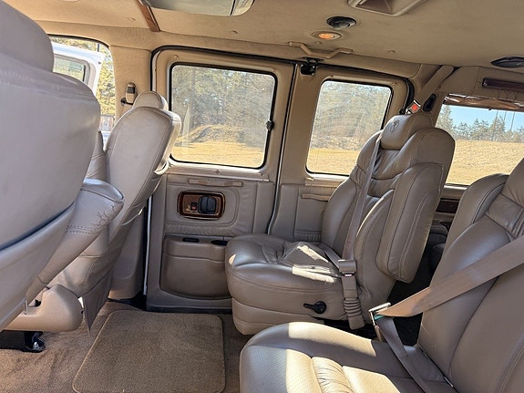Chevrolet Express 9 of 14