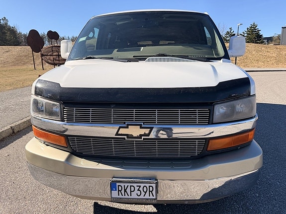 Chevrolet Express G1500 2 of 5