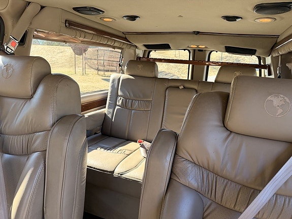 Chevrolet Express 11 of 14