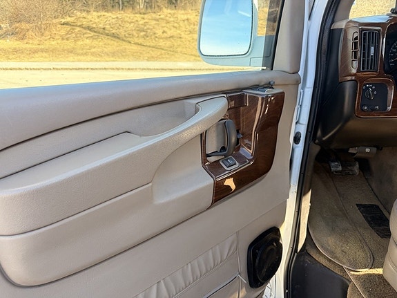 Chevrolet Express 8 of 14