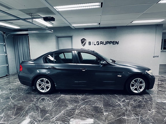 BMW 318d 3 of 5