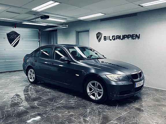 BMW 318d 2 of 5
